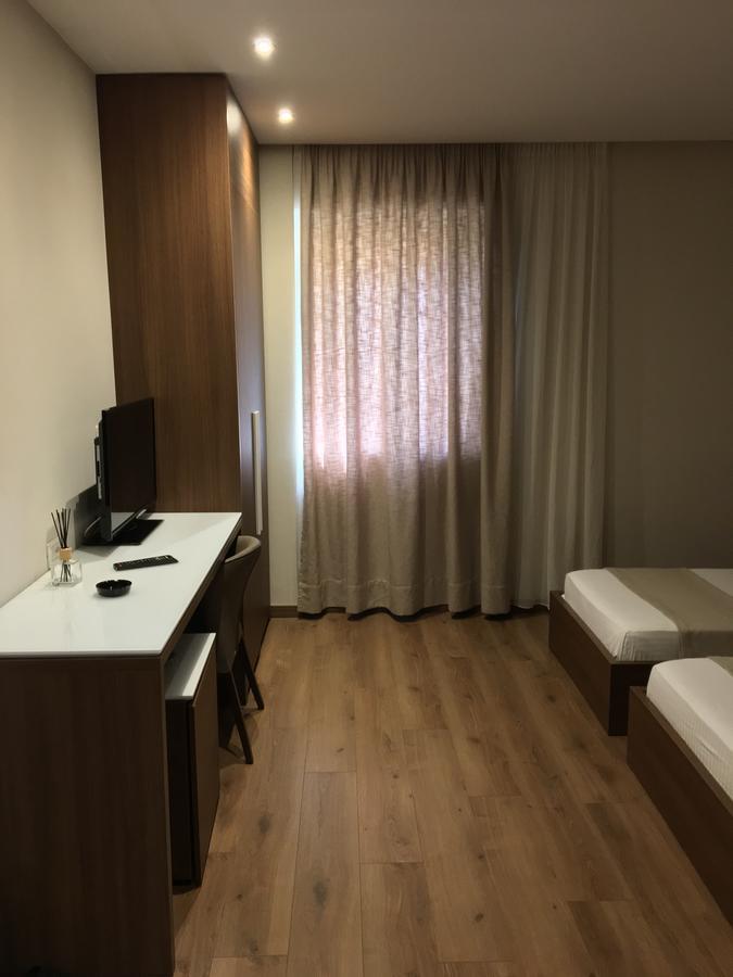 Soleo Hotel Тирана Экстерьер фото