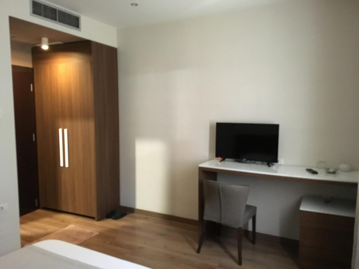 Soleo Hotel Тирана Экстерьер фото