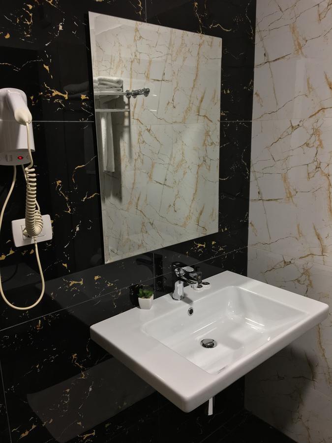 Soleo Hotel Тирана Экстерьер фото